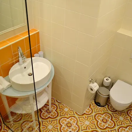 Hotell Ellique 4*